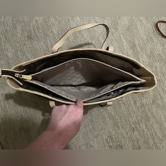 Classic Michael Kors purse - Picture 4 of 6